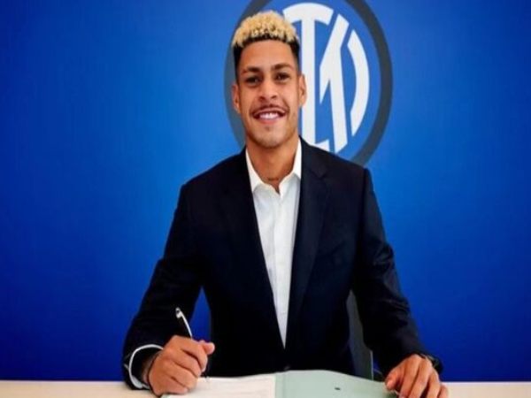 Luis Henrique tại ngày ra mắt tại Inter Milan