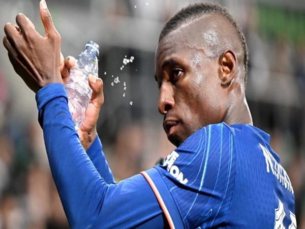 Điều khoản mua đứt khiến Bayern Munich chùn bước