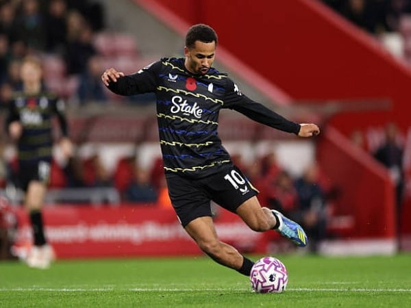 Khi Liverpool và Everton không còn “giữ khoảng cách”