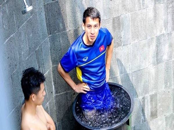 Khi nào cầu thủ nên ngâm nước đá?