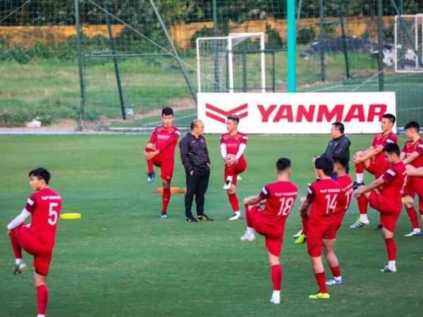 Những lợi ích của việc khởi động trước khi đá bóng