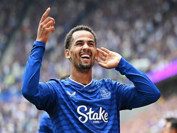 Chuyển nhượng Liverpool: Gây sốc với thương vụ Iliman Ndiaye